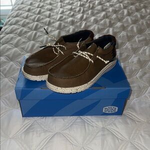 Hey dude kids size 5